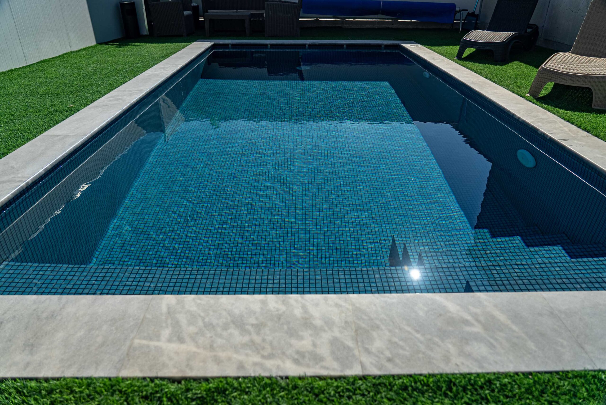 Пленка ПВХ для бассейна Haogenplast Matrix Blue Black Strip 3D мозаика