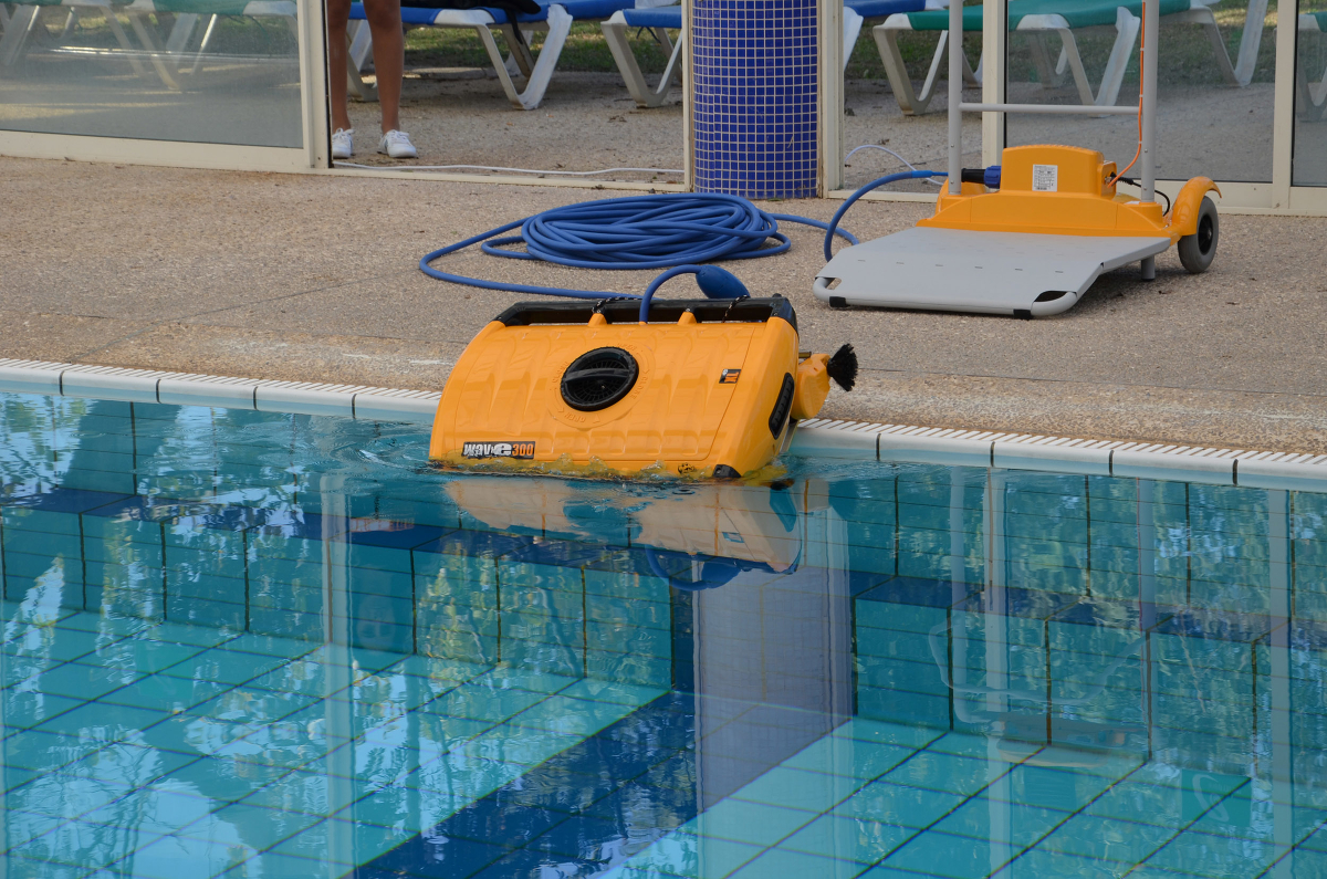 Робот пылесос для бассейна DOLPHIN WAVE 300 XL